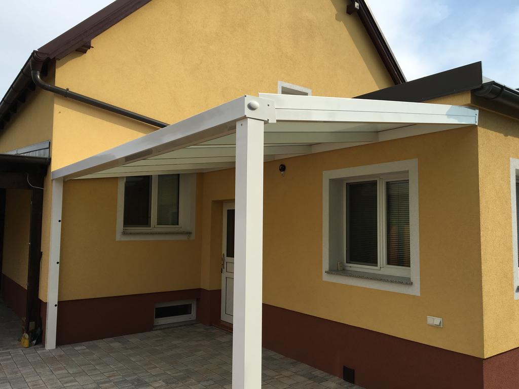 Terrassendach weiss mit Heatstopeindeckung