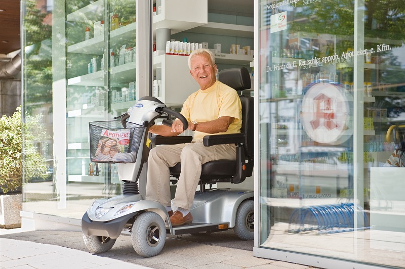 Mit dem Elektromobil einkaufen fahren