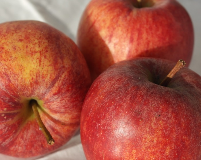 drei rote Äpfel, Symbol des Fasten