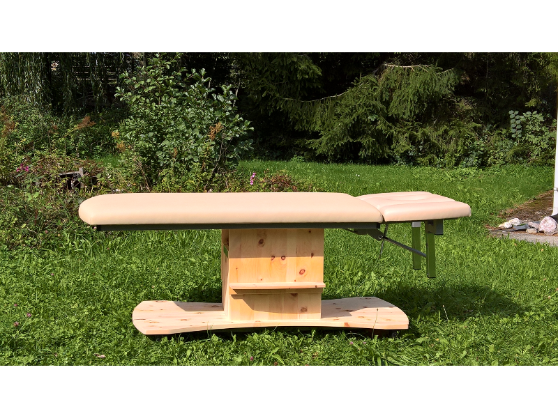Zirben Säulen Massageliege von HNG90
